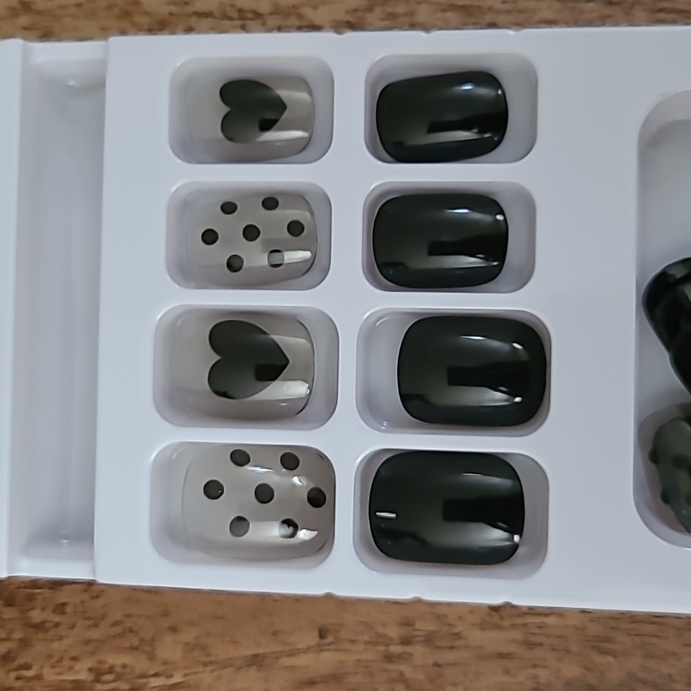 2/$16 Black Hearts Press On Nails